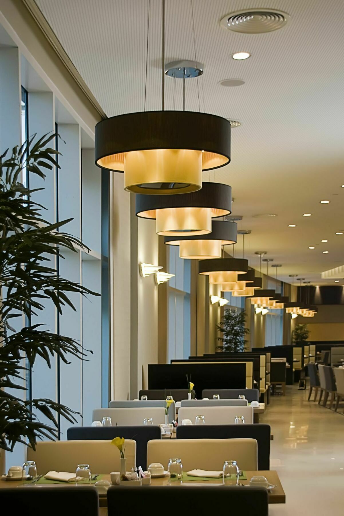 Grand Millennium Al Wahda Hotel And Executive Apartments Abu Dhabi Restoran gambar